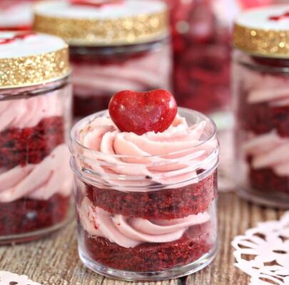 24 घंटे स्व-सेवा स्वचालित उठाने प्रणाली केक वेंडिंग मशीन सभी स्टील दरवाजे फ्रेम और defogging ग्लास के साथ