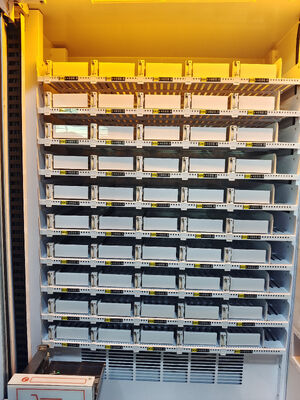 हेलो हॉट फूड वेंडिंग मशीन सेल्फ सर्विस लंच बेंटो हीटिंग फंक्शन के साथ बड़ी क्षमता वाली फूड वेंडिंग मशीन