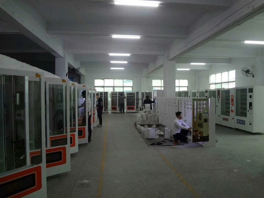 गैर रेफ्रिजेरेटेड बीच तौलिया स्विमिंग सूट वेंडिंग मशीन 220V 50HZ